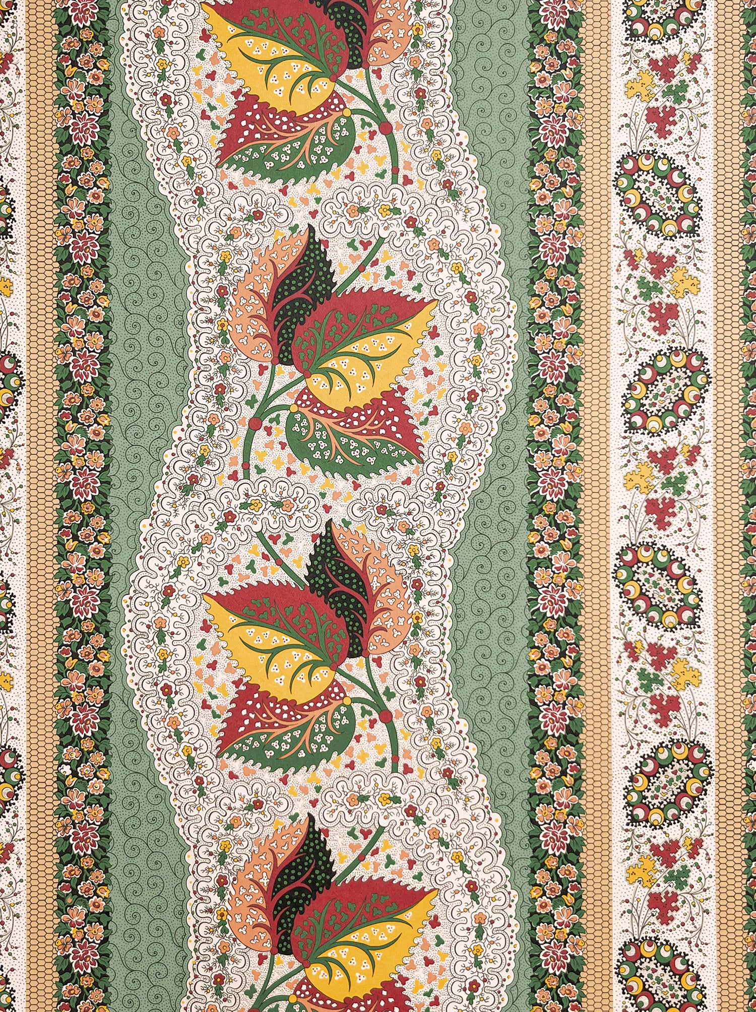 Decors Barbares_Wallpaper-Casse-noisette in Green